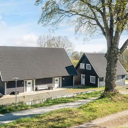 16 Person In Aabenraa-by Traum *