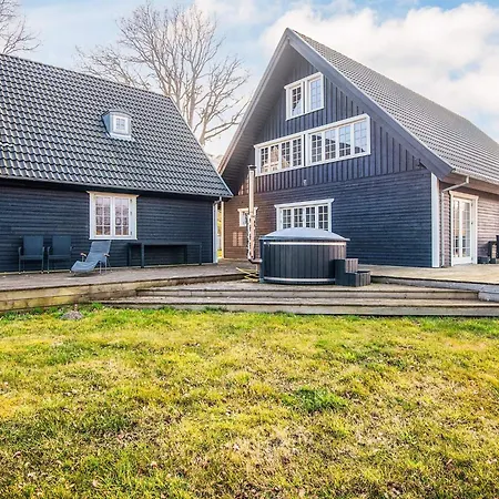 16 Person In Aabenraa-by Traum *