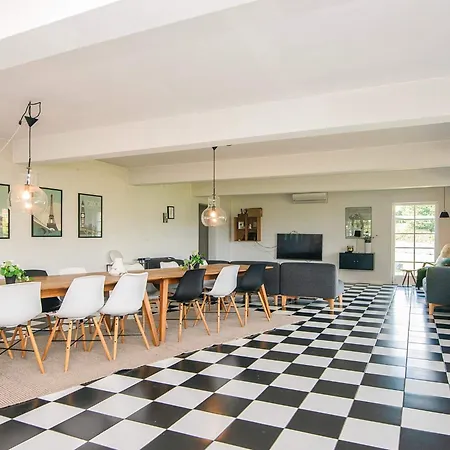 16 Person In Aabenraa-by Traum Vakantiehuis *